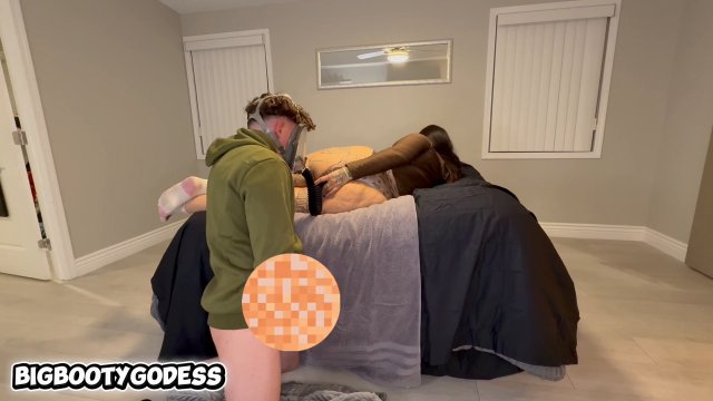 Poster: Bigb00tygodess Farting - GAS MASK FART SLAVE