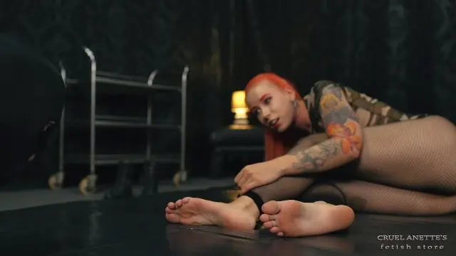 Poster: Cruel Anette: white mistress feet - Licking off the dirty spit