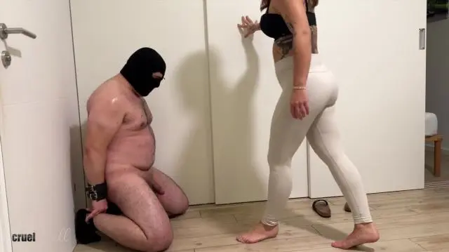 Poster: Cruel Reell femdom extreme ballbusting - Hard Ballbusting Poster: Cruel Reell femdom extreme ballbusting - Hard Ballbusting