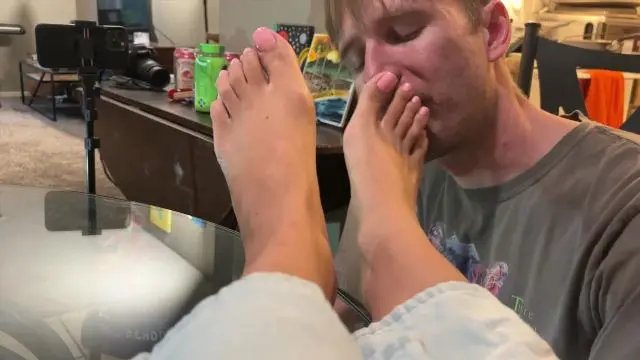 Poster: Goddess Ellen: mistress foot sniffing - Dirty Street Feet Licking