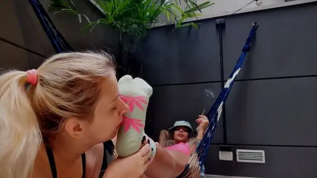 Poster: Lola Mello: mistress footworship - She sucked nice and made me relax!