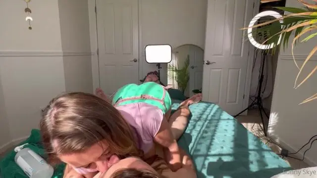 Poster: Sunny And Skye strapon femdom brutal - Video 9