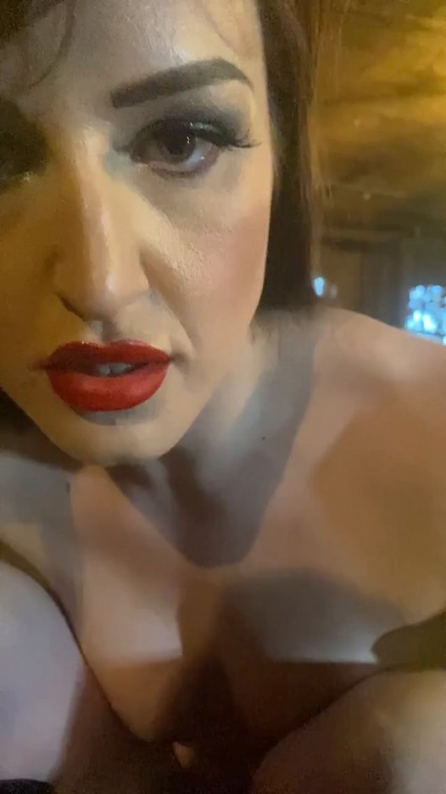 Poster: Vivienne lAmour FemdomPOV - NUDE GODDESS PREPARES YOU FOR STOCKS POV