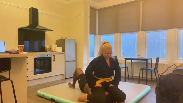 Poster: World of Natalie Pauer Musclefemale - Beating up a black guy until he is hard and giving him JOI in strong headscissors