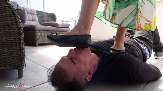 Poster: all4 Goddess Victoria: faceslapping videos - 40 degrees in the shade - part 2