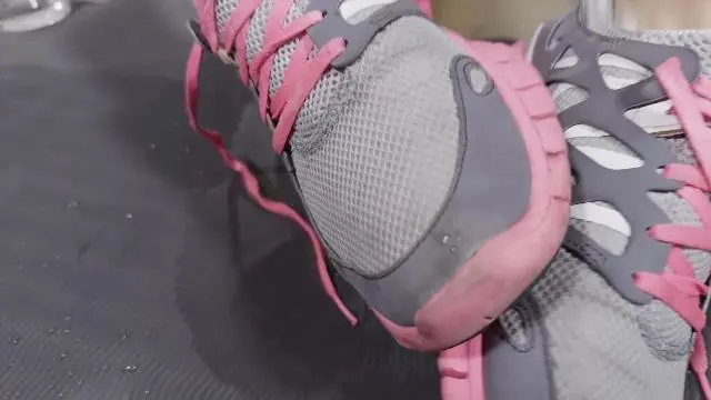 Poster: shoejobparadise mistress foot goddess - Shoejob with WET Nike Free sneakers and a LOT of water